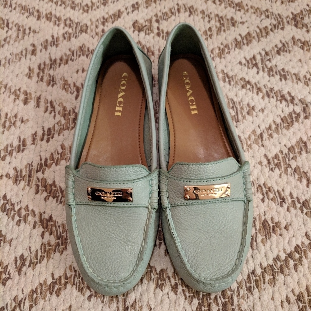 Beautiful & elegant Coach mint leather loafers